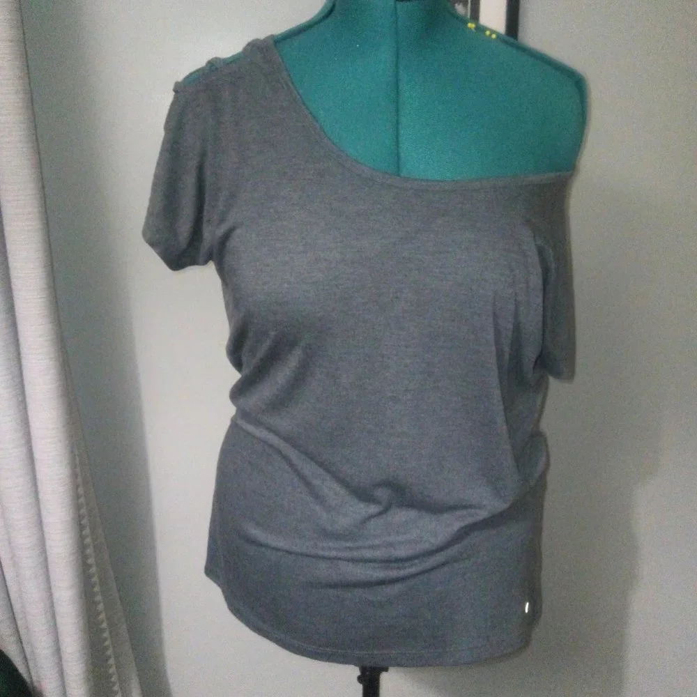 Gap Fit Cut Out Shoulder Cool Dry T-Shirt in Gray Sz M NWT